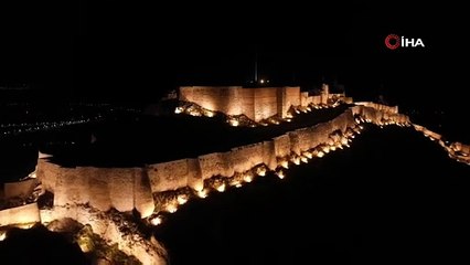 Van Kalesi yeni haliyle ışıl ışıl oldu