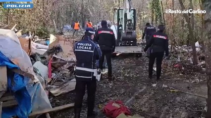 Il video dello sgombero dei Prati di Caprara a Bologna
