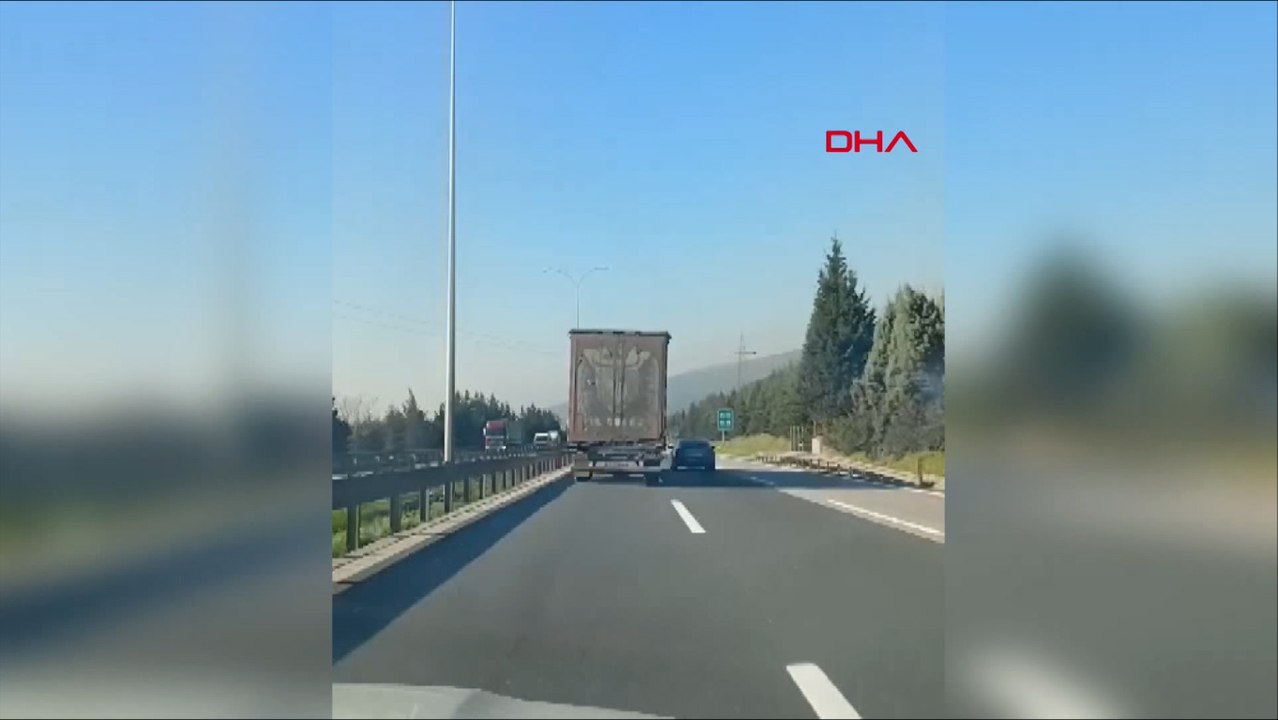Otoyolda hızla giden tırın tehlikeli yolculuğu