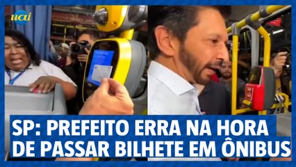 SP: Prefeito erra na hora de passar bilhete em ônibus