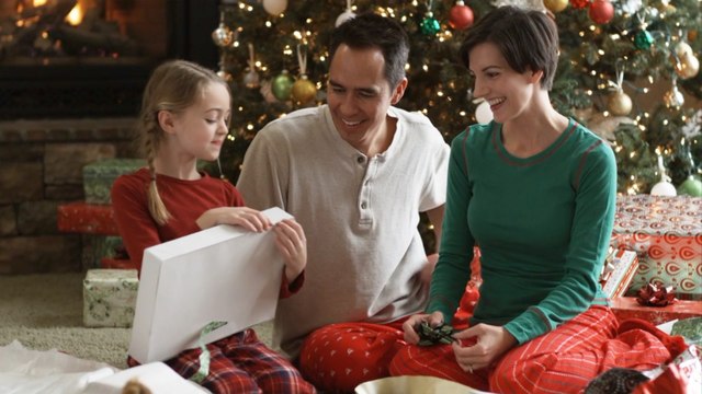 How Empowering Kids for a Sustainable Christmas Can Impact the Environment