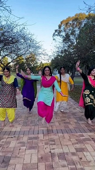 Indische Frauen tanzen