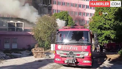 Adana'daki eski devlet hastanesinde yangın çıktı, 2 işçi mahsur kaldı