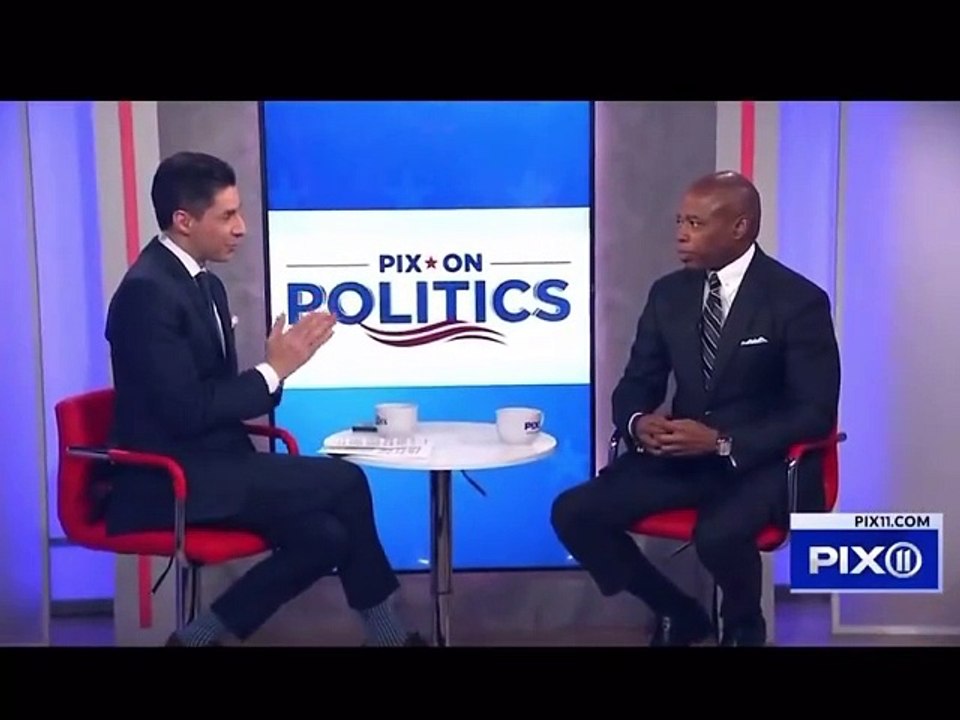 L'énorme gaffe du maire de New York à propos des attentats du 11-Septembre 2001, en déclarant à la télé que «tout» peut arriver dans "la meilleure ville du monde", y compris un «avion qui s'écrase dans le "World Trade Center"