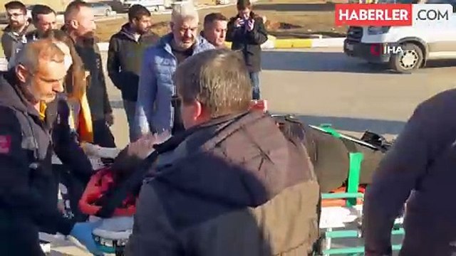 Eskişehir'de işçi servislerinin karıştığı kazada 10 kişi yaralandı