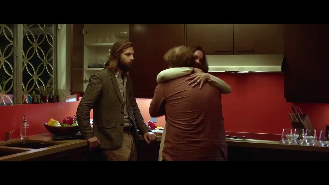 His Ex-Wife Invited Him Over For A Reunion, And Then They Started Clapping With No Hands