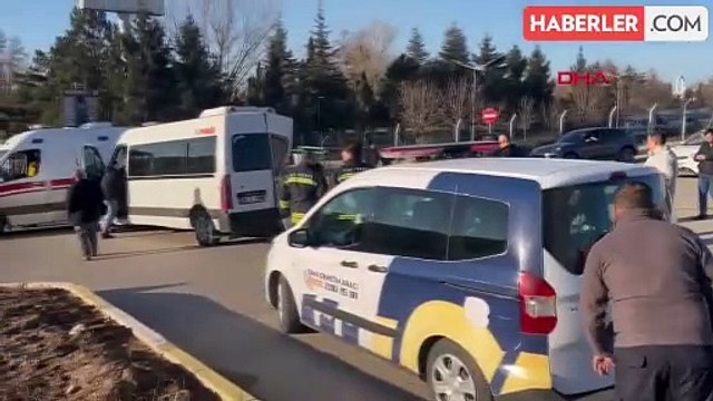 Eskişehir'de İki Servis Minibüsü Çarpıştı: 10 Yaralı