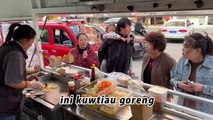 Promotion for selling fried kwetiau in China, buyers queue up