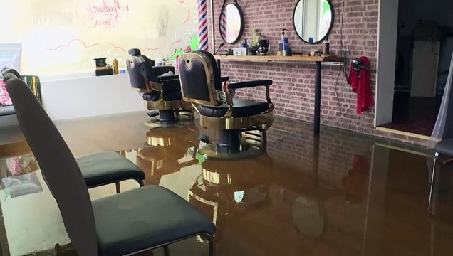 Inondations: lente décrue de la Charente à Saintes