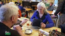 Cafés de reparación y smartphones sostenibles: Contra la cultura europea del usar y tirar