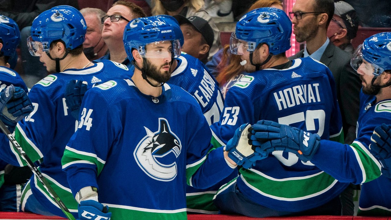 Canucks' Dominance and Scoring Spree Against Predators