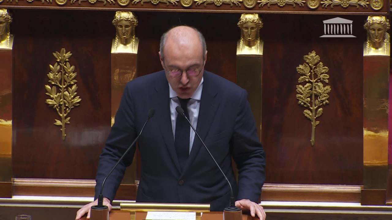Loi Immigration: "La France se donne les moyens de reprendre le contrôle de sa politique migratoire" assure Olivier Marleix (LR) à la tribune de l'Assemblée