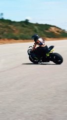 Feat of bike girl, Bikers, status video