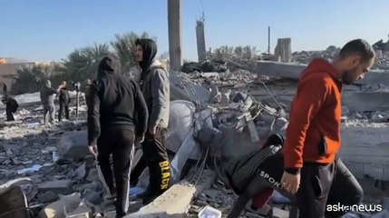 Distruzione e morte nei raid israeliani a Rafah e Jabalya