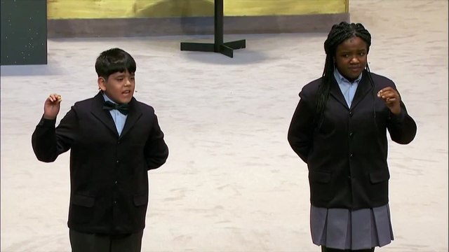 ¡Tú, sí que vales! , gritan en el Teatro Real tras haber cantado el segundo premio de la Lotería de Navidad