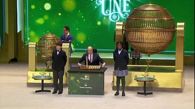 El Gordo de la Lotería de navidad 2023: el público nervioso corea: miiiil euroooos