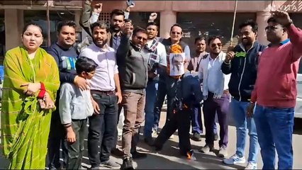 युवा मोर्चा ने की नारेबाजी