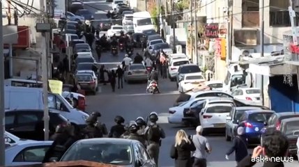 Video herunterladen: Tensione a Gerusalemme est, la polizia lancia lacrimogeni