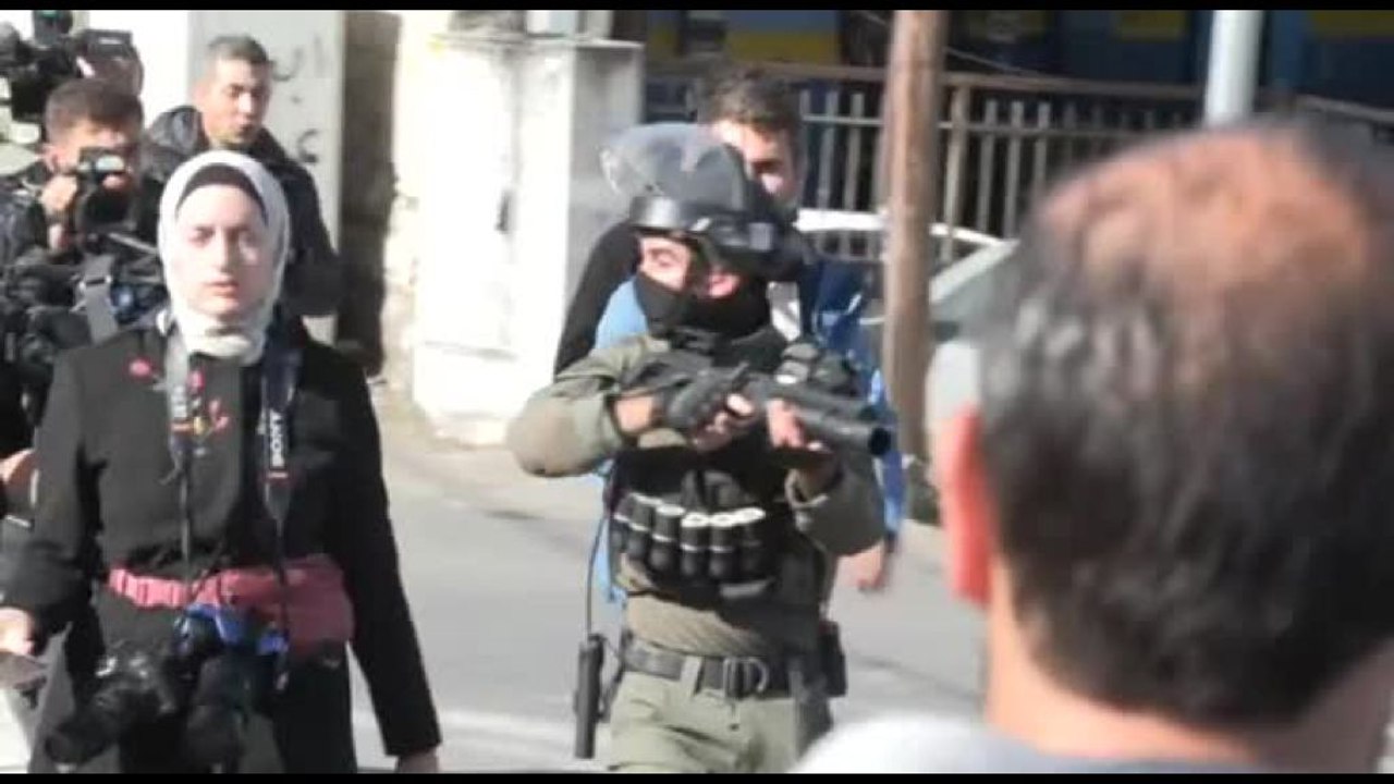 Tensione a Gerusalemme est, la polizia lancia lacrimogeni