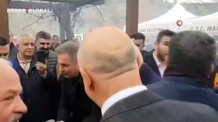 Siyasetin gergin ortamında güldüren anlar