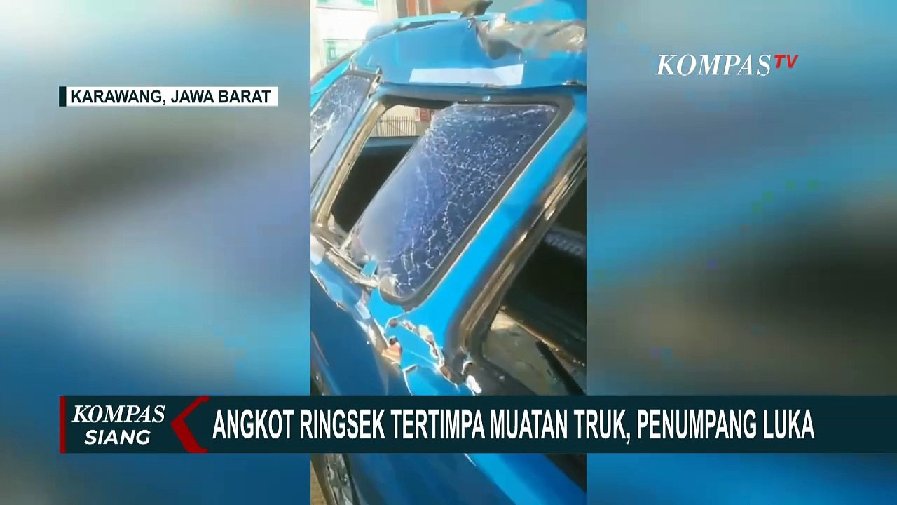 Muatan Truk Tronton Seberat 1 Ton Timpa Angkot di Karawang, Penumpang Luka-Luka