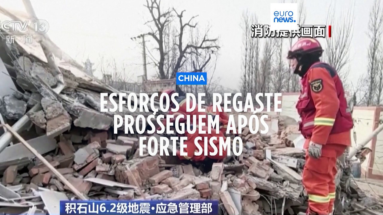 Sobreviventes enfrentam o frio após sismo que matou 131 pessoas na China