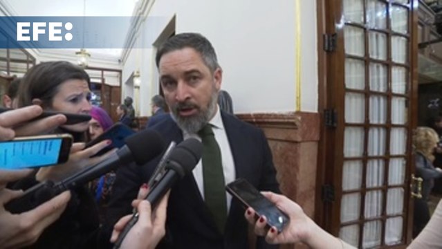 Abascal cree que Feijóo comete un gran error al aceptar reunirse con Sánchez