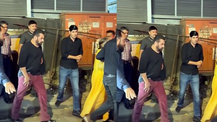 Salman Khan gets angry at paps at Sohail Khan's birthday party Watch