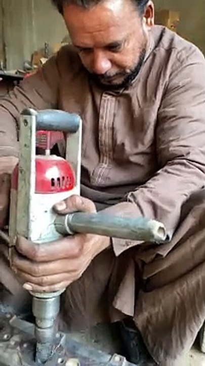 Engine head cleaning slow motion #slowmotion #ytshorts #shorts #engine