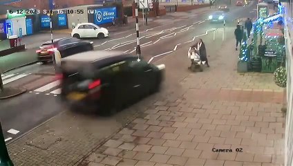 auto capovolta incidente inghilterra