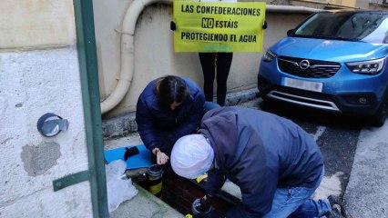 Los activistas cortan el agua de la CHD y se manifiestan para pedir medidas ante la contaminación por nitratos