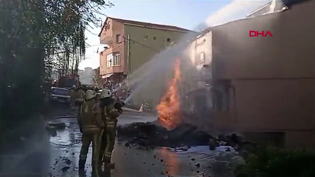 Üsküdar'da yol çalışması sırasında doğalgaz borusu patladı