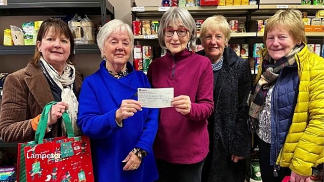 Plaid Cymru councillors donate to Ceredigion's foodbanks this Christmas