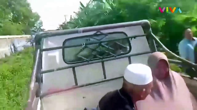Tak Boleh Pakai Ambulans, Korban Kecelakaan Dibawa Mobil Bak
