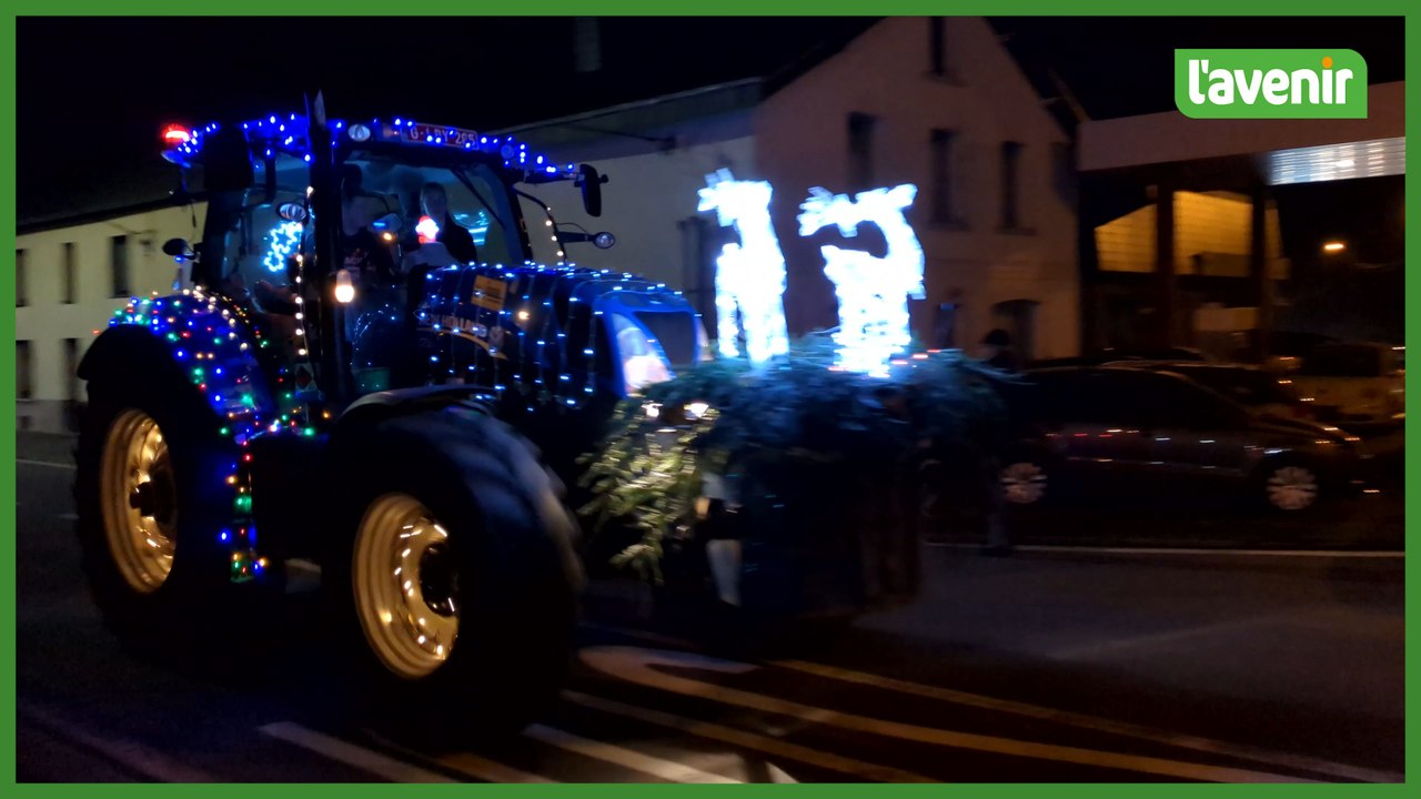 Une cinquantaine de tracteurs défilent pour Noël à Vielsalm et Lierneux