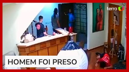 Manoel Soares reage e entra em luta corporal com homem após ter casa invadida em assalto