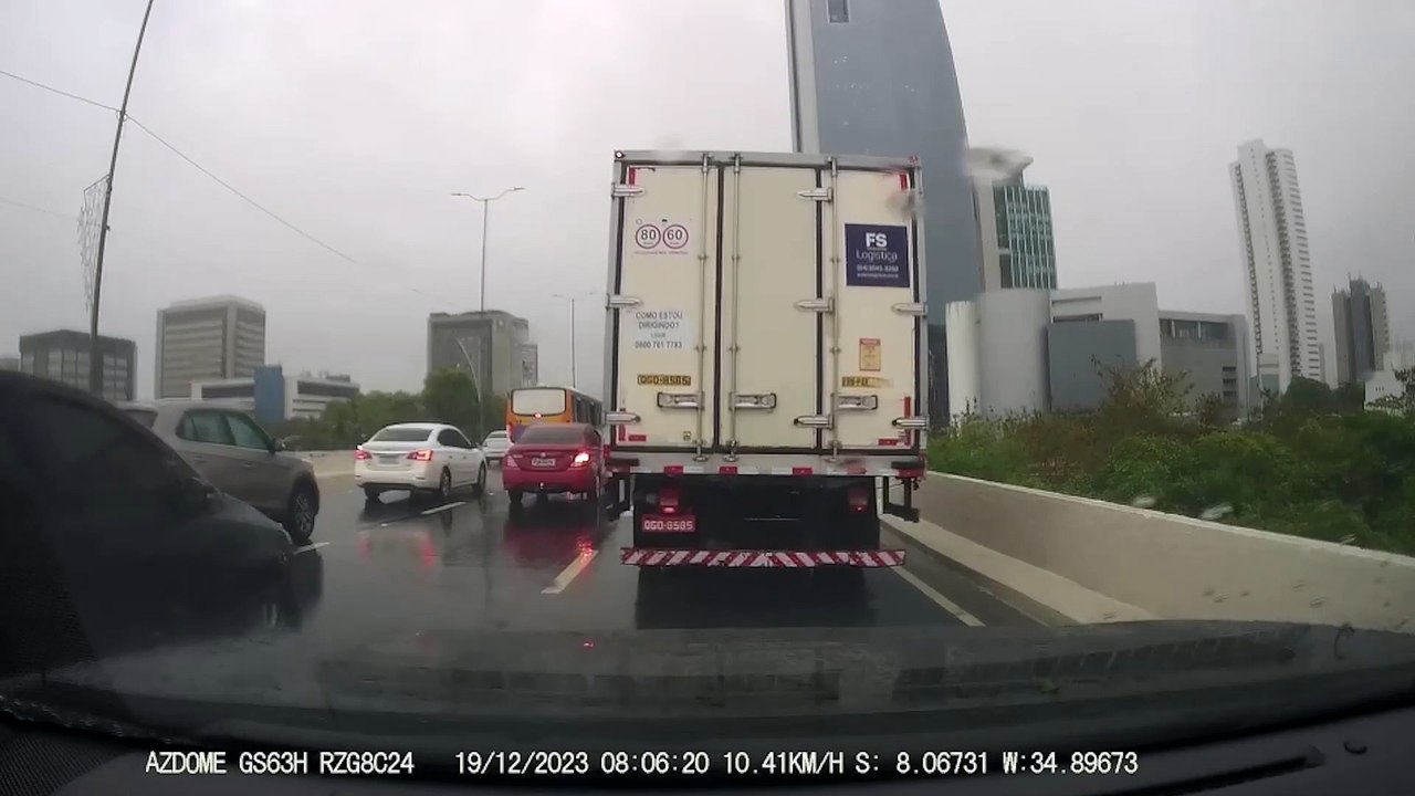 MOTORISTA É ASSALTADA NO VIADUTO DA JOANA BEZERRA