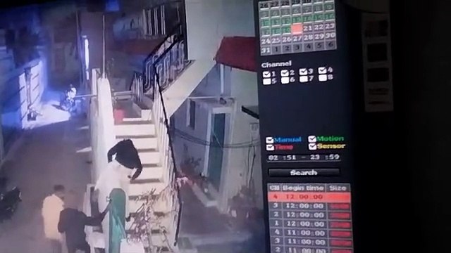 Five masked miscreants entered the house in the middle of the night, the family members ran away by jumping over the wall, captured in CCTV