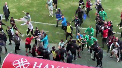 Bursaspor - Diyarbekirspor maçı savaş alanına döndü!