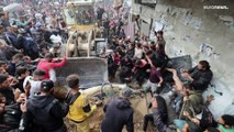 فيديو: فلسطينيون يسابقون الزمن للبحث عن أحياء تحت الأنقاض بعد قصف إسرائيلي قتل 12 شخصا