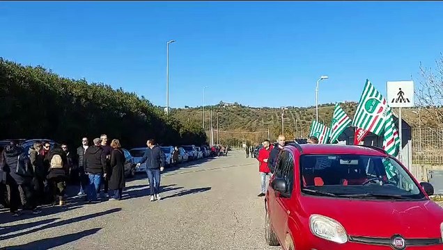 Montalto Uffugo, la protesta dei 495 dipendenti Abramo : i sindaci calabresi accanto ai lavoratori