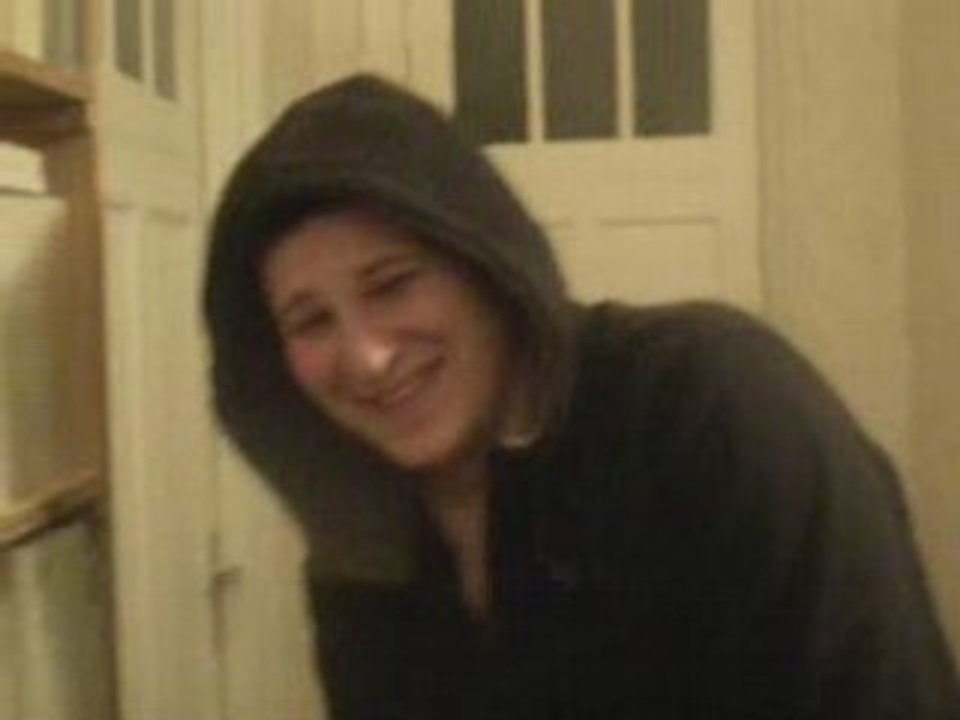 Que fait un obèse avec 2 capotes ? [ 1 FAT 2 CONDOMS ]