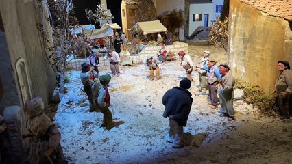 Un village et sa crèche miniature