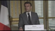 La Francia approva la legge sui migranti che piace all'estrema destra di Le Pen