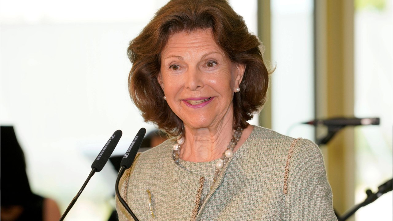VOICI : "C’était insolite" : la reine Silvia de Suède se confie sur sa rencontre avec le roi Carl XVI Gustaf