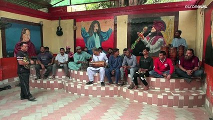 شاهد: في سجون باكستان.. لصوص وقتلة يتحولون إلى رسامين يبيعون لوحاتهم مقابل آلاف الدولارات