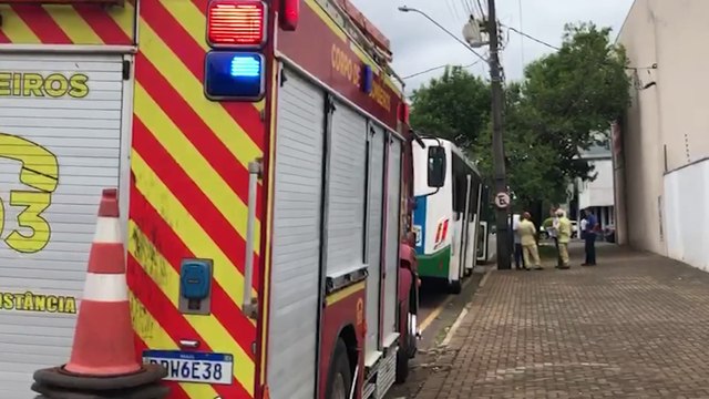 Mulher fica presa em catraca de ônibus e mobiliza Bombeiros e Samu