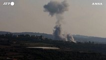 Libano, nuvole di fumo si alzano dopo un attacco aereo israeliano