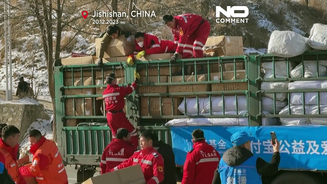 تصاویری از زلزله‌زدگان چین در گانسو؛ ساکنان شب را وحشت‌زده در تاریکی و سرما سپری کردند