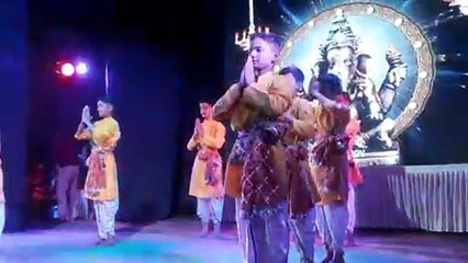 स्कूल के वार्षिकोत्सव में बच्चों की रंगारंग प्रस्तुति